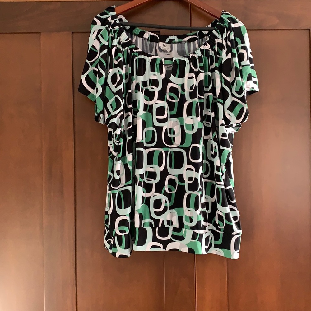 Fun geometric black, white, and green blouse